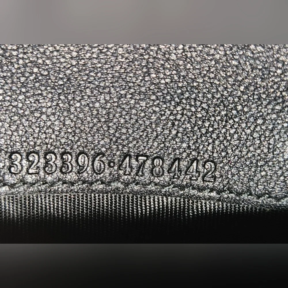 Gucci Signature Guccissima GC Wallet - Picture 2 of 10
